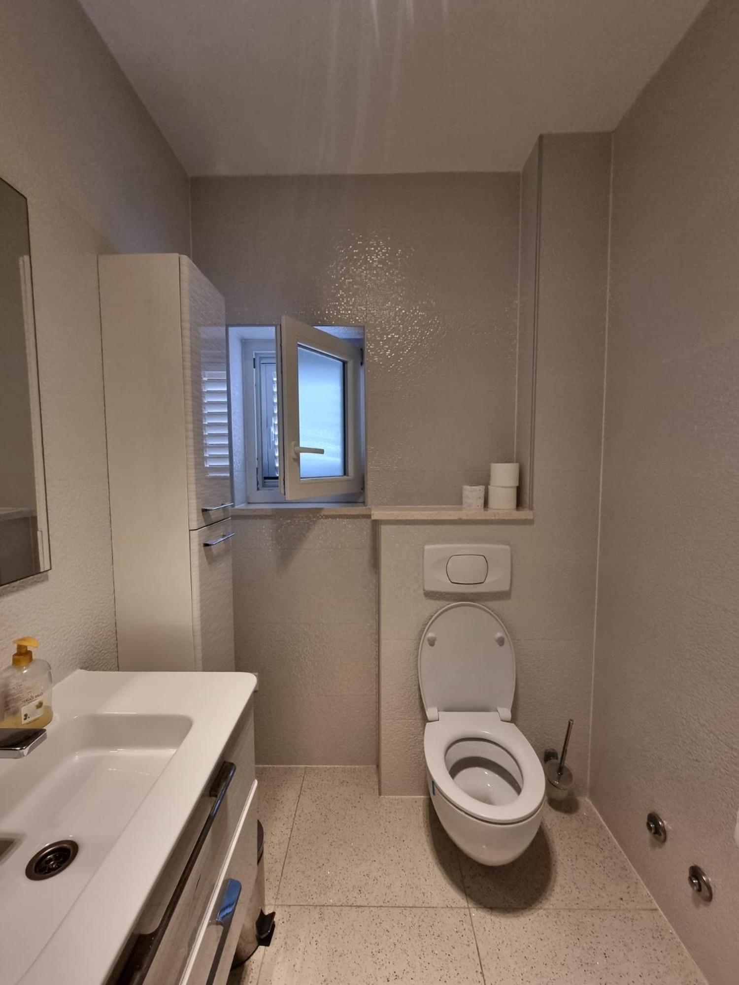 Bonbon 1 Biograd Na Moru